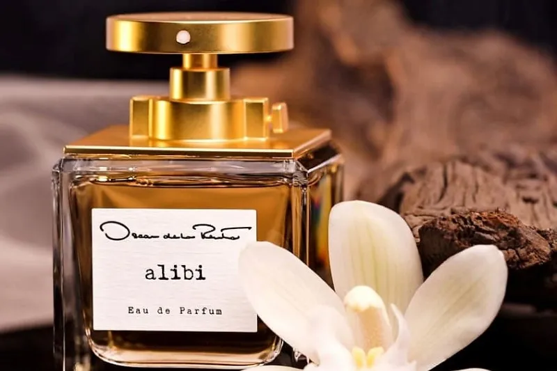 6. Oscar de la Renta Alibi Eau de Parfum اسکار دِ لا رنتا آلبی